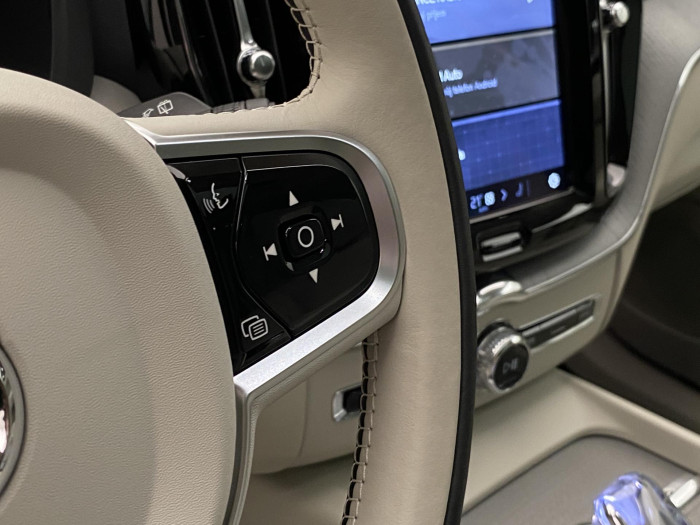 Volvo XC60 T6 AWD PLUG-IN DARK PLUS AUT