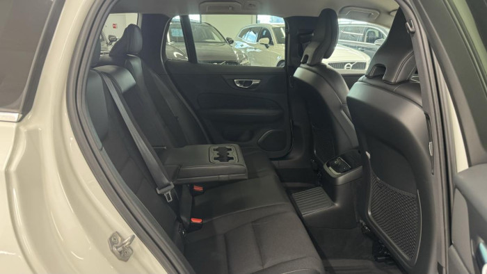 Volvo V60 T6 RECHARGE REZERVACE