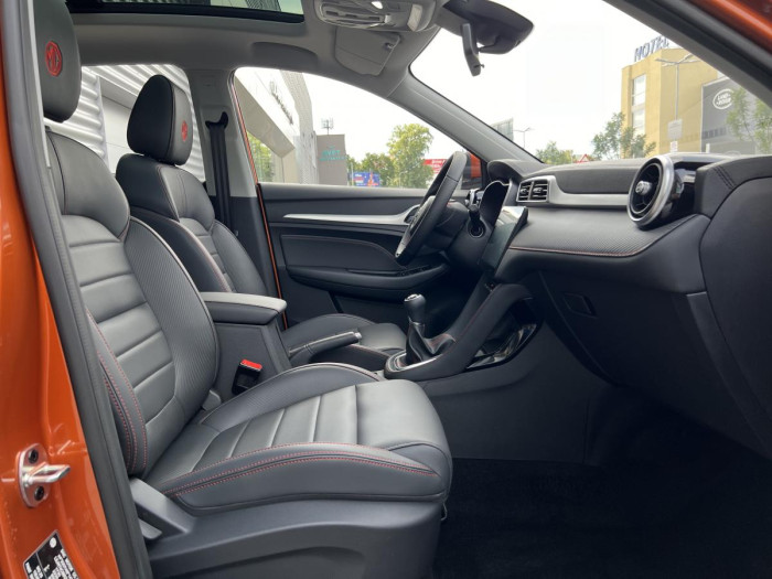 MG ZS ELEGANCE - ZIMNÍ PNEU ZDARMA* 1.0 Elegance