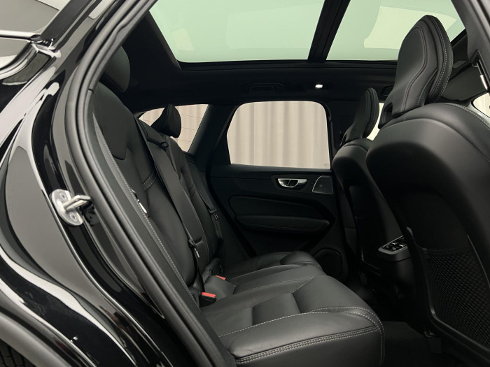 Volvo XC60 B5 AWD BLACK EDITION AUT 1.maj 2.0 Edition