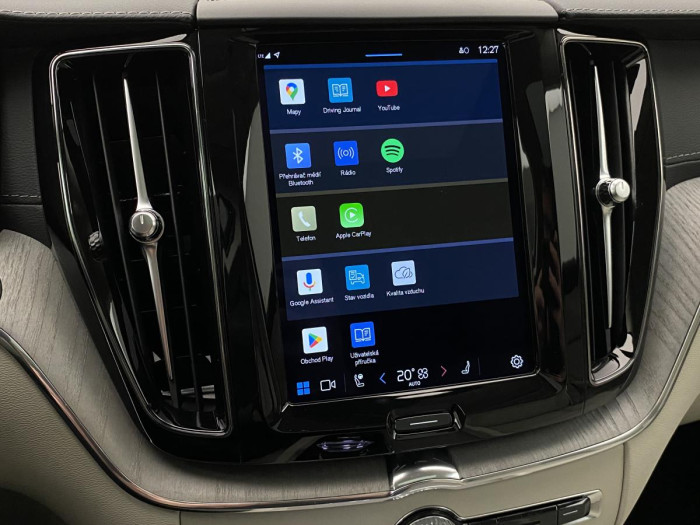 Volvo XC60 B5 AWD ULTIMATE AUT REZERVACE