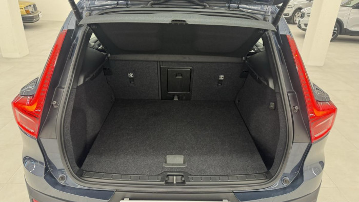 Volvo XC40 B4 MOMENTUM REZERVACE 2.0 Momentum