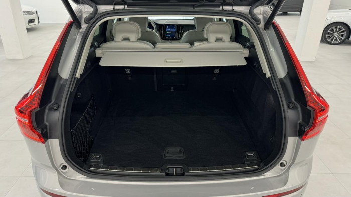 Volvo XC60 B4 CORE NEZÁVISLÉ TOPENÍ AUT