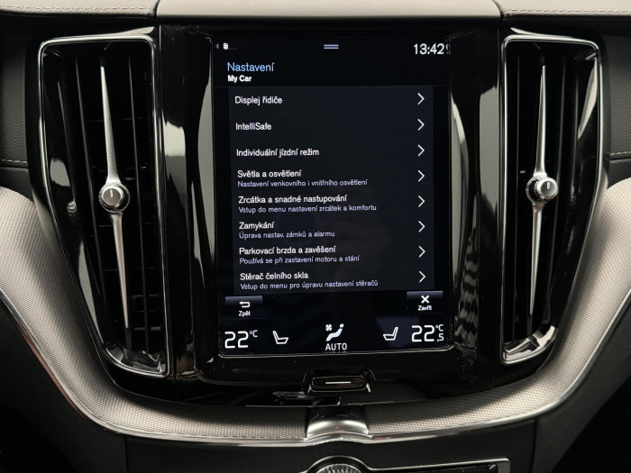 Volvo XC60 B4 AWD INSCRIPTION REZERVACE