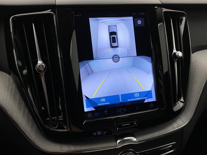 Volvo XC60 B5 AWD PLUS DARK REZERVACE