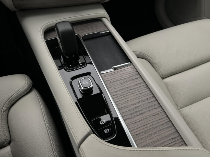 Volvo XC90 B6 AWD PLUS BRIGHT 7MÍST CZ