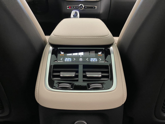 Volvo XC90 T8 AWD PLUG-IN BRIGHT ULTRA 7m