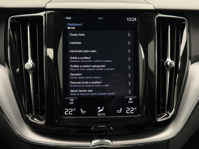 Volvo XC60 B4 MOMENTUM PRO AUT CZ 2.0 Momentum