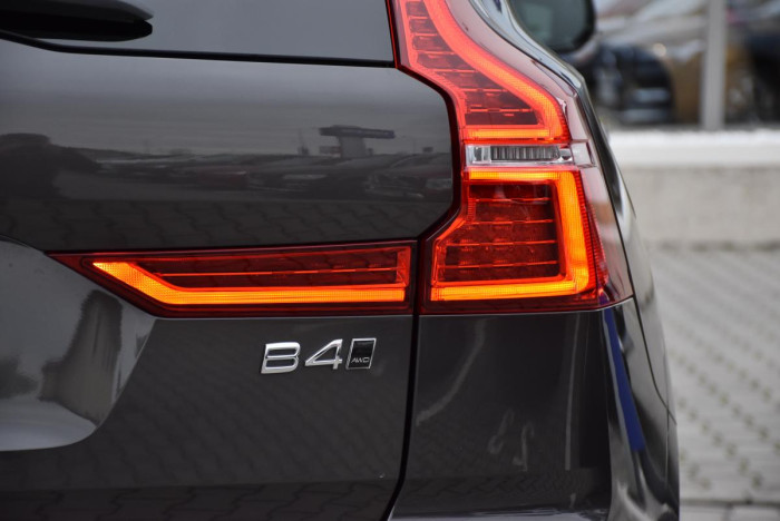 Volvo XC60 B4 AWD DARK PLUS REZERVACE 2.0 Plus