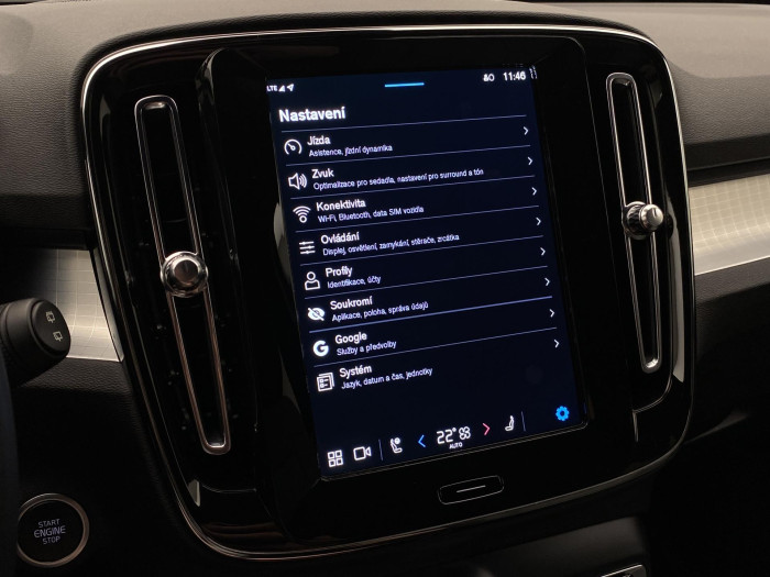 Volvo XC40 B3 DARK PLUS AUT CZ