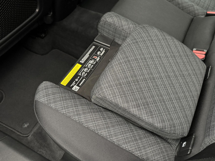 Volvo XC60 B4 AWD CORE CZ 1. maj