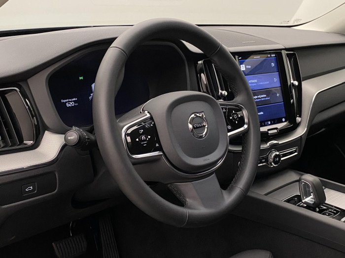Volvo XC60 B4 AWD PLUS DARK AUT 1.maj