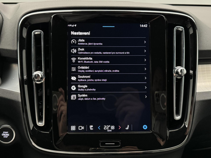 Volvo XC40 B3 DARK PLUS CZ 1.maj