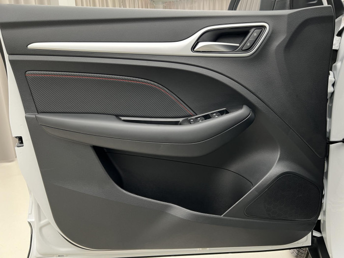 MG ZS 1.5 ESSENTIAL PLUS CZ 1.maj.