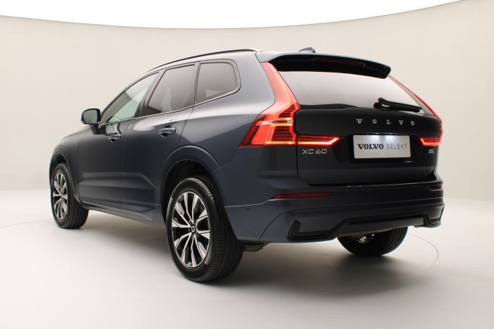 Volvo XC60 B5 AWD PLUS DARK REZERVACE