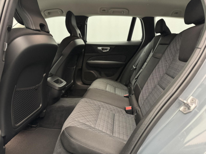 Volvo V60 B4 MOMENTUM PRO AUT CZ 1.maj. 2.0 Momentum