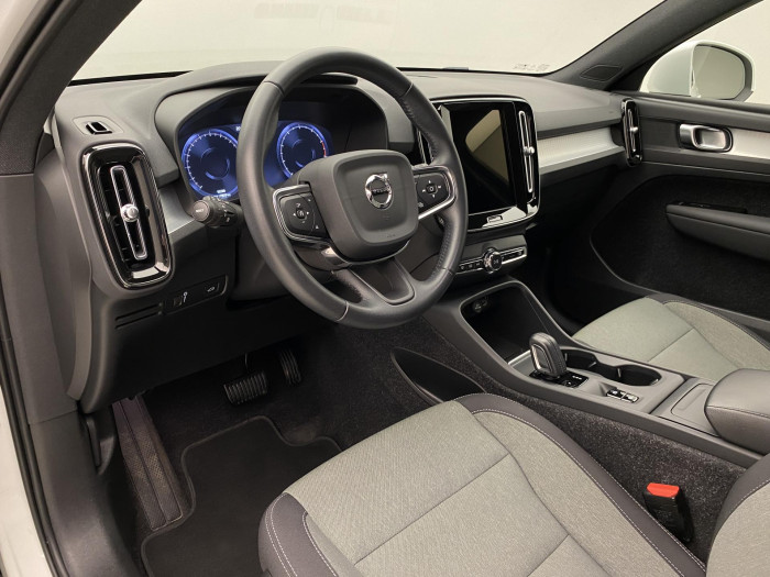 Volvo XC40 B4 MOMENTUM AUT CZ 2.0 Momentum