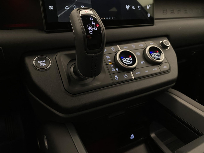 Land Rover Defender 110 D250 X-DYNAMIC SE REZERVAC 3.0 d Dynamic SE