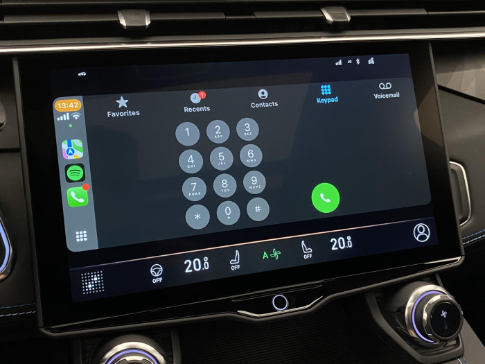 Lynk & Co 01 PHEV DCT AUT 1.maj REZERVACE