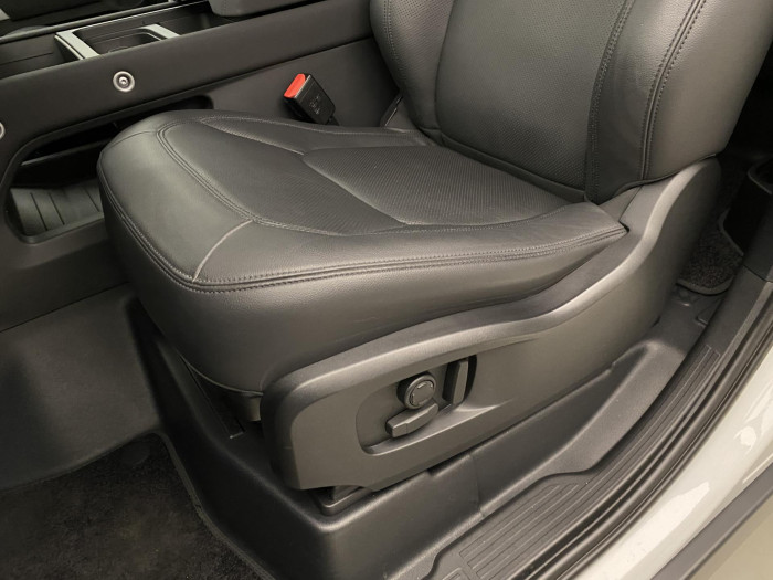 Land Rover Defender D250 SE AWD AUT REZERVACE 3.0 d SE