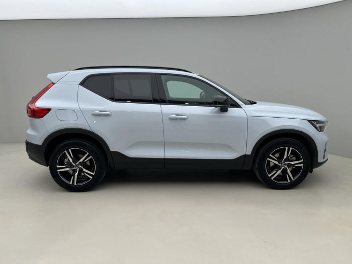 Volvo XC40 B3 PLUS DARK AUT CZ
