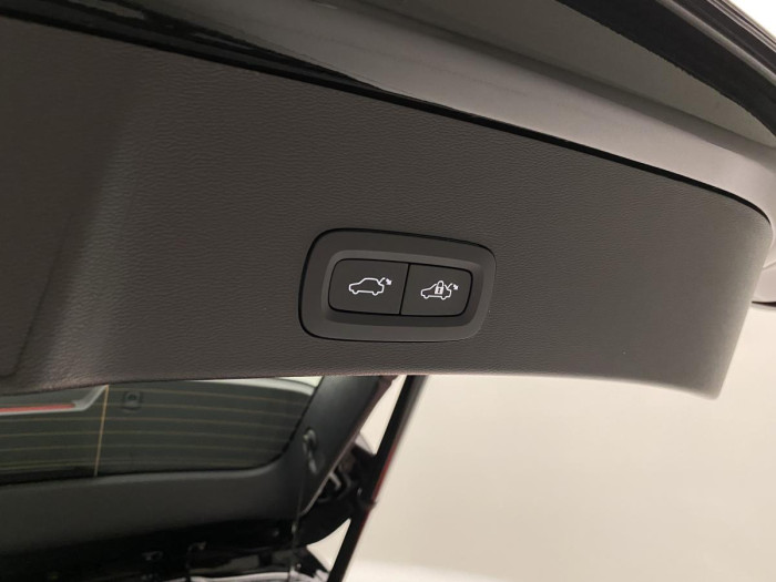 Volvo XC40 T5 ULTIMATE RECHARGE REZERVACE
