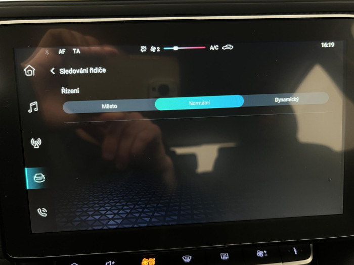 MG ZS 1.0T EXCLUSIVE AUT CZ 1.maj. 1.0 Exclusive