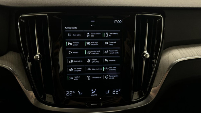 Volvo V60 CROSS COUNTRY B4 REZERVACE