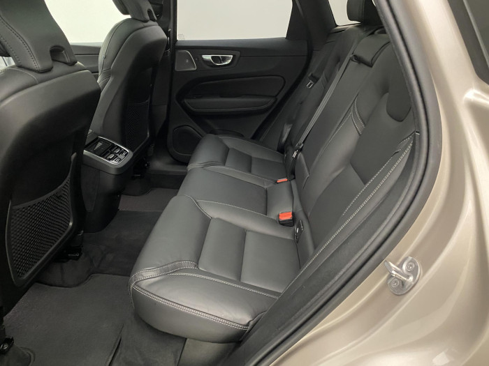 Volvo XC60 B5 AWD ULTRA DARK AUT CZ 1.maj