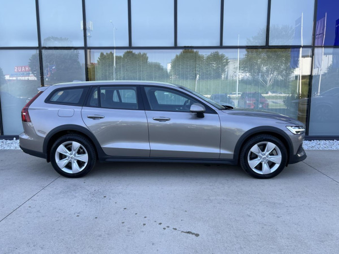 Volvo V60 CROSS COUNTRY B4 AWD Aut 1.maj