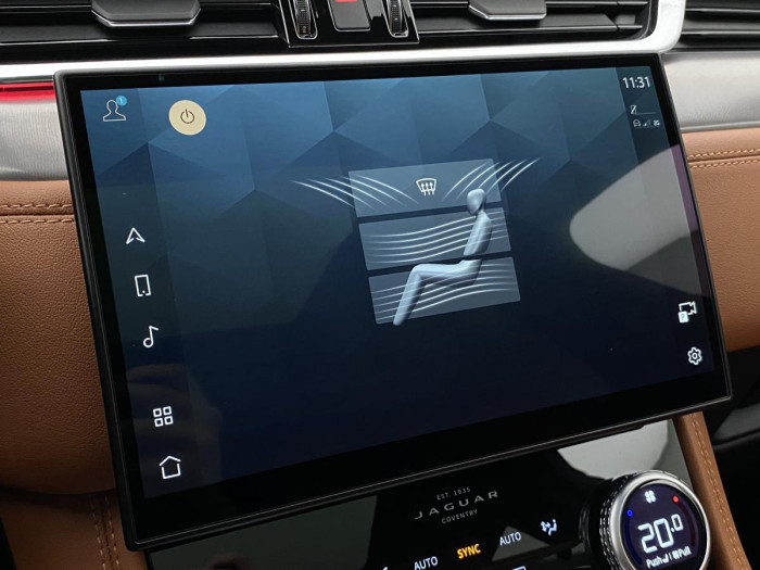 Jaguar F-Pace D300 R-DYNAMIC SE REZERVACE 3.0 d Dynamic SE