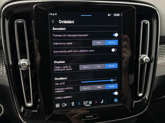 Volvo XC40 B4 ULTIMATE DARK REZERVACE