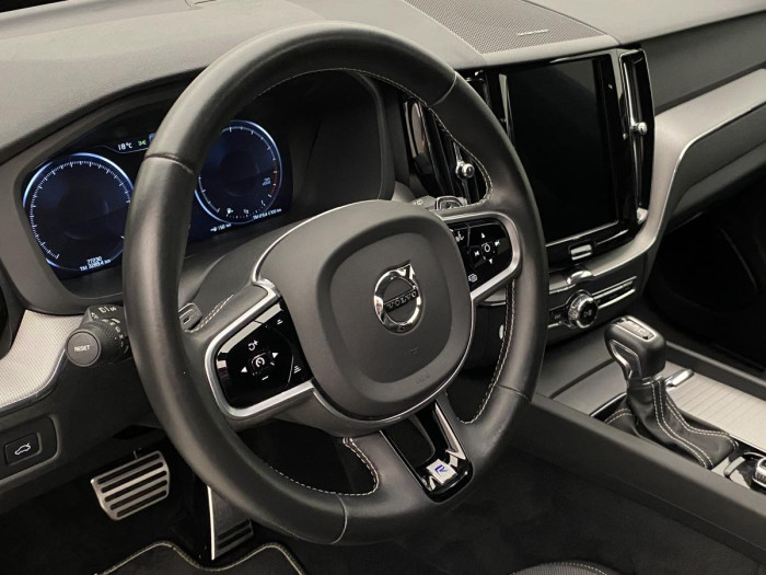 Volvo XC60 T5 AWD R-DESIGN AUT 1.maj.