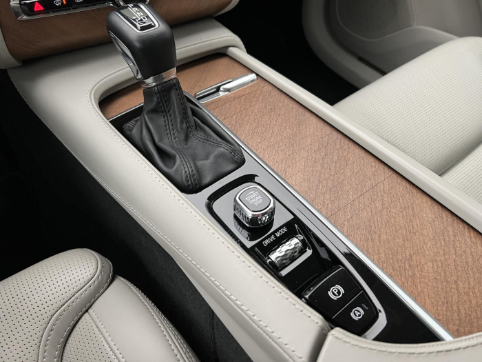 Volvo XC90 D5 AWD INSCRIPTION AUT CZ 2.0 d