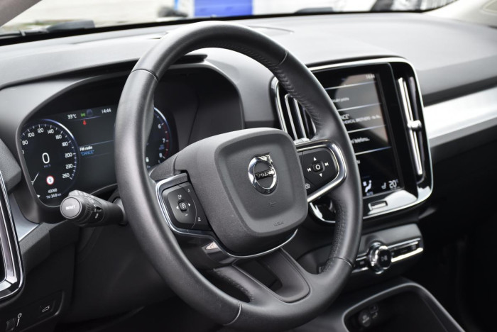 Volvo XC40 B4 AWD MOMENTUM REZERVACE 2.0 Momentum