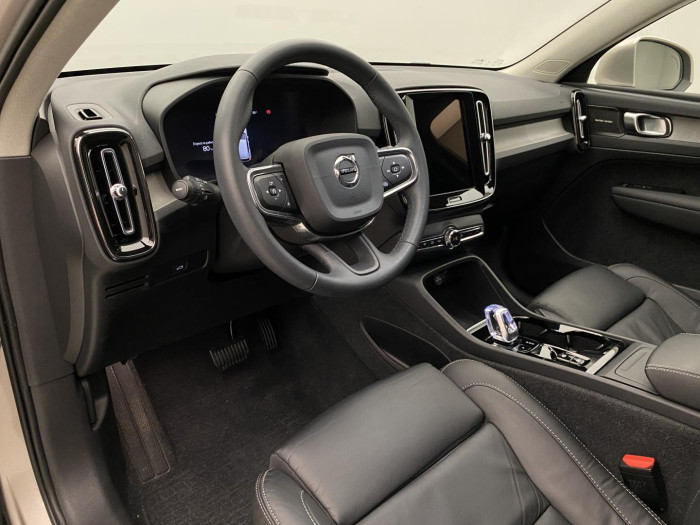 Volvo XC40 B4 AWD MOMENTUM AUT CZ 1.maj 2.0 Momentum