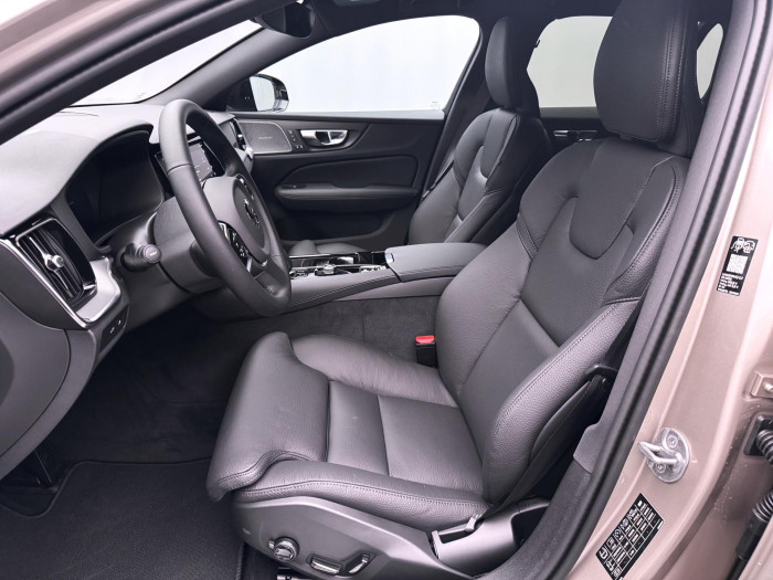 Volvo V60 T6 AWD Plug-in DARK PLUS