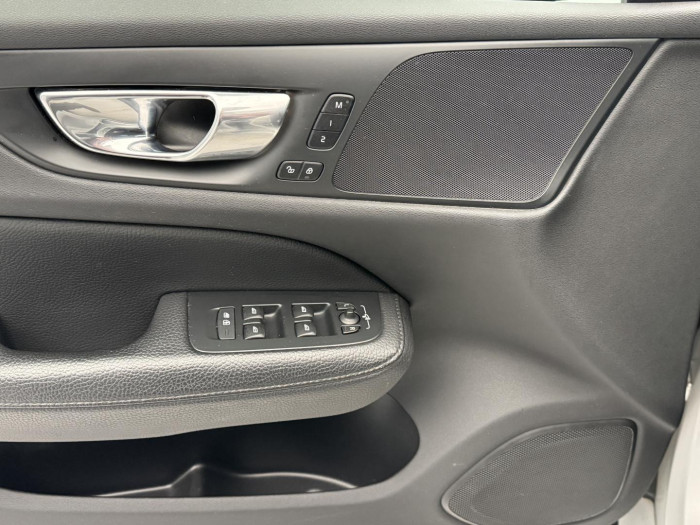 Volvo V60 B4 INSCRIPTION AUT REZERVACE