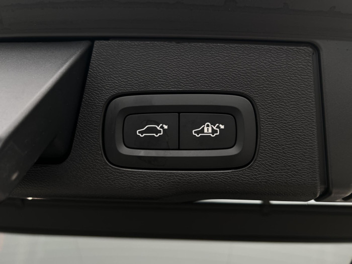 Volvo XC60 T6 AWD RECHARGE ULTRA DARK CZ