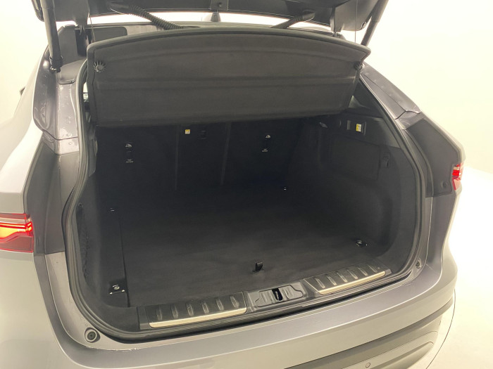 Jaguar F-Pace P250 R-DYNAMIC SE REZERVACE 2.0 Dynamic SE