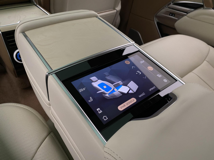 Land Rover Range Rover SV P530 LWB 1.maj.