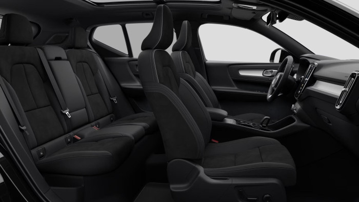 Volvo XC40 B3 AUT PLUS BLACK EDITION