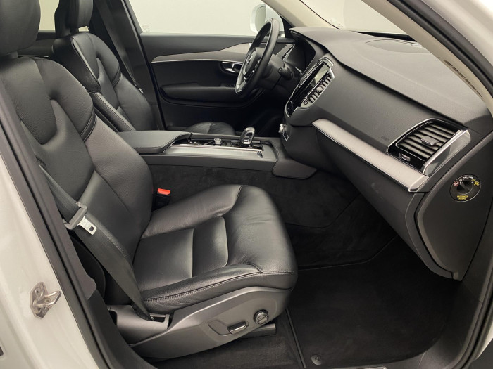 Volvo XC90 B5 AWD MOMENTUM AUT CZ 2.0 Momentum