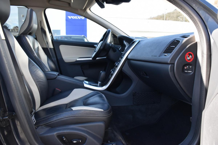 Volvo XC60 D5 AWD R-Design REZERVACE 2.4 d