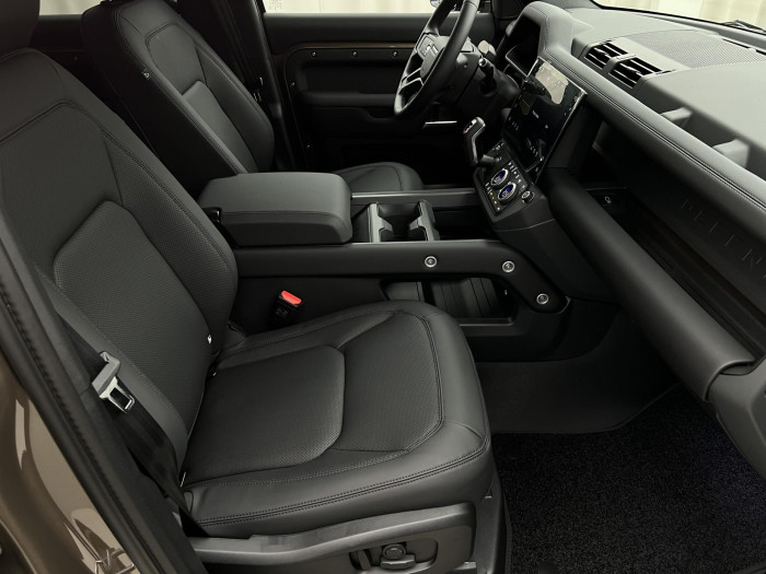 Land Rover Defender 110 D250 X-DYNAMIC SE AWD Aut 3.0 d Dynamic SE