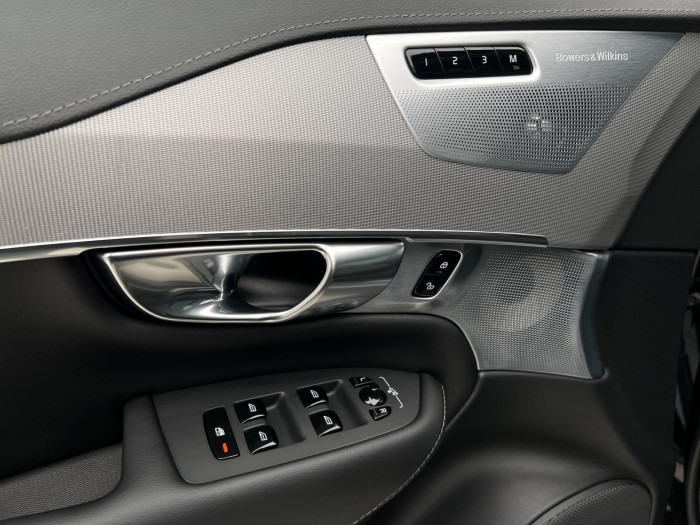 Volvo XC90 B5 AWD R-DESIGN 7MÍSTNÁ AUT
