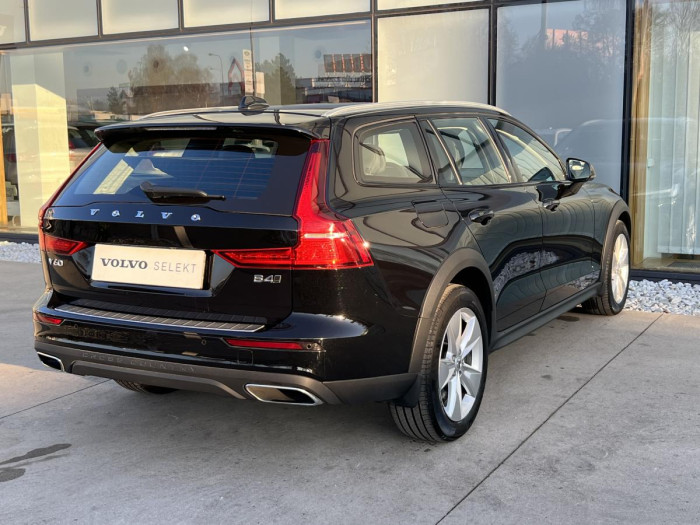 Volvo V60 CROSS COUNTRY B4 AWD Aut 1.maj