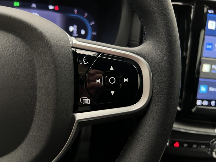 Volvo XC60 B4 AWD R-DESIGN AUT CZ