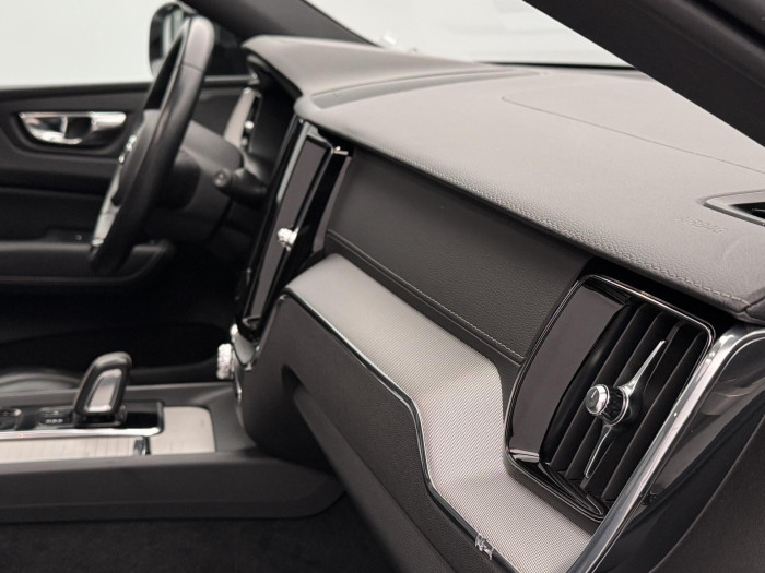 Volvo XC60 B4 AWD R-DESIGN AUT