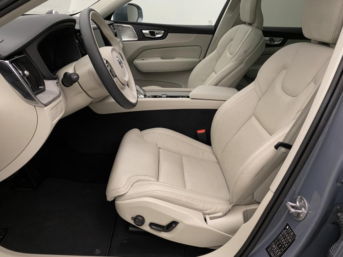 Volvo XC60 B5 AWD ULTIMATE AUT REZERAVCE